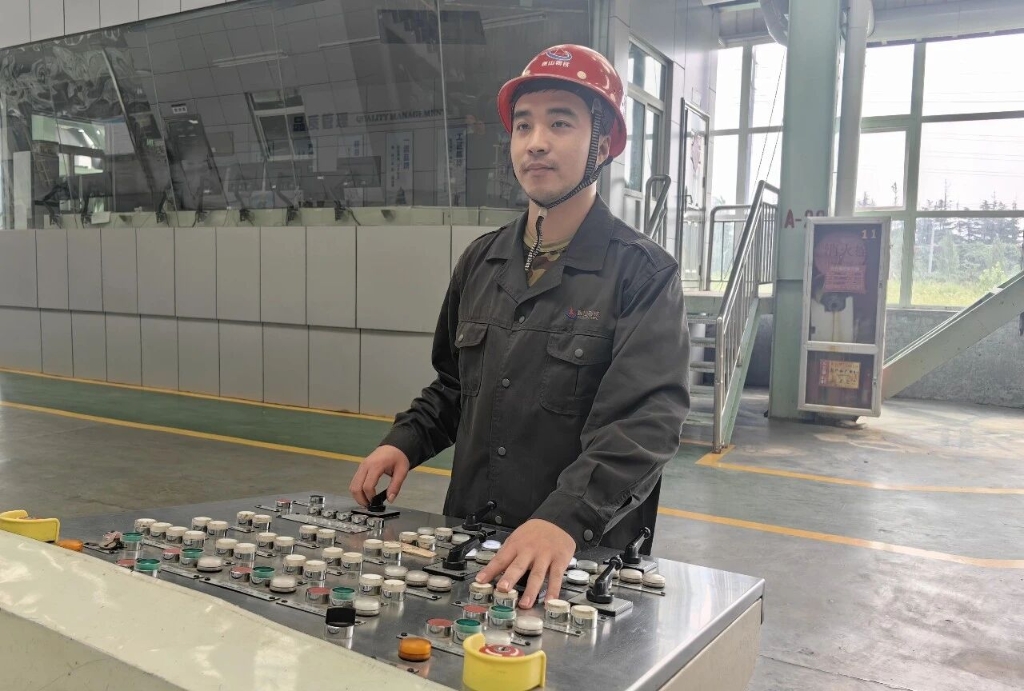 【先锋力量】不锈钢冷轧线上的青春力量